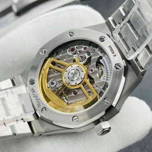 Top-tier watch Audemars PiguetRoyal Oak15500V2 version white steel black bottom men's watch shows the strength of the defending steel king front view