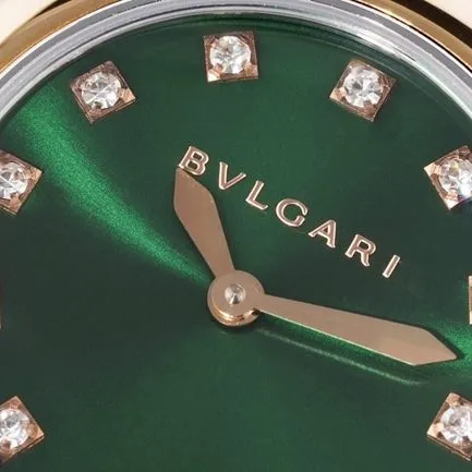top-tier replicaBvlgari women's green dialsteel braceletLVCEA series quartz watch detail shots