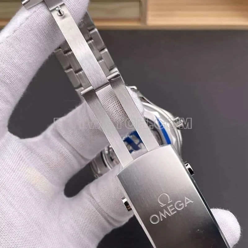 VSOmegaSeamaster1:1super clonewhite dial300m210.30.42CE face live photos