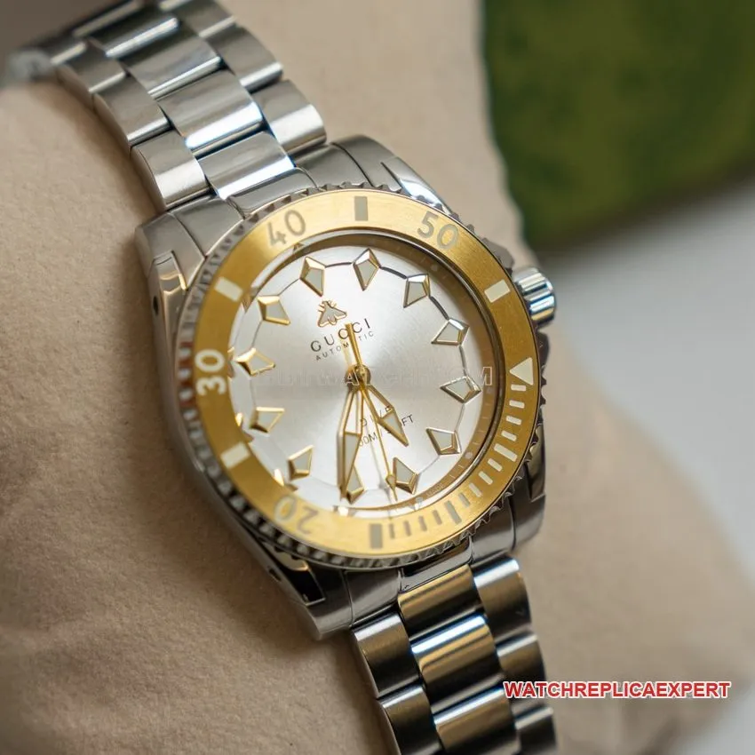 Gucci top-tier 1:1super clone2024 new silver white dial gold-plated steel bracelet model YA136357front live photo