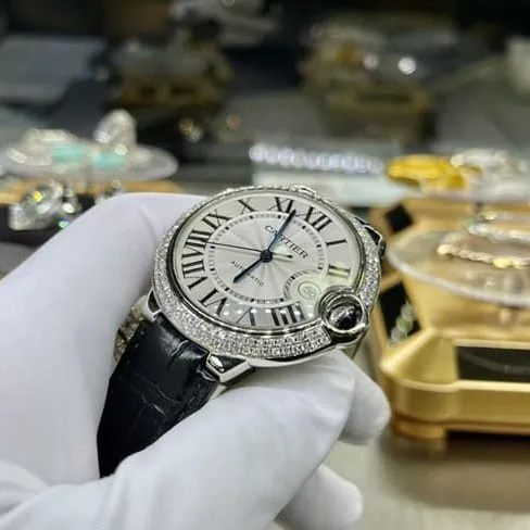 top-tier watch Cartier men's white dial black belt blue balloon 42mm automatic movementleather strap watch front view