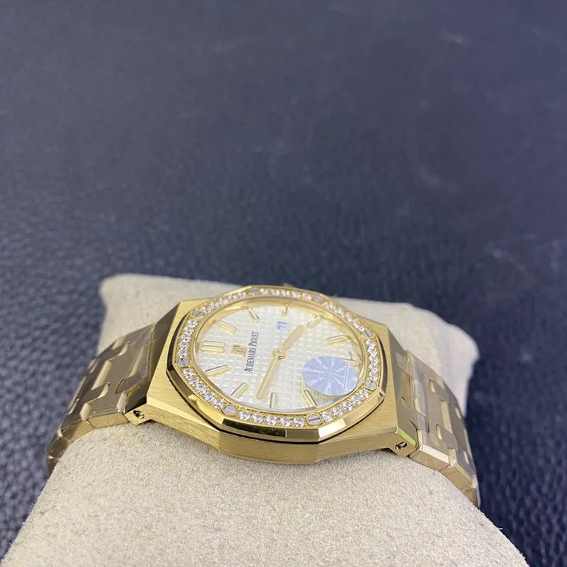 Audemars Piguetreplica watch women's Royal Oak67650 series yellow gold white dial watch front view