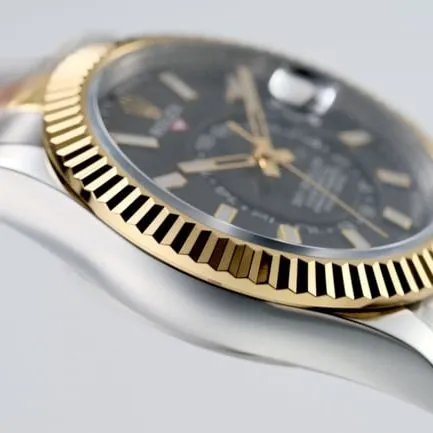 Top-tier Rolex men's black dial gold belt Navigator series automatic movement watch front view