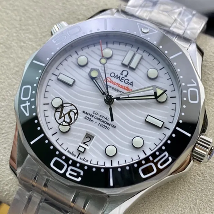 top-tier watch Omega men's white dialSeamaster series steel bracelet watch front view