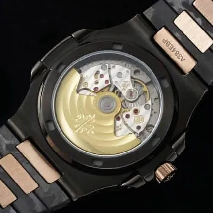 The aesthetic presentation of Patek Philippe Nautilus5711 carbon fiber is reshaped by DiW to produce a watch front view
