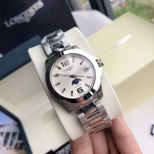 Elegant Swiss Longines Conquest Ladies