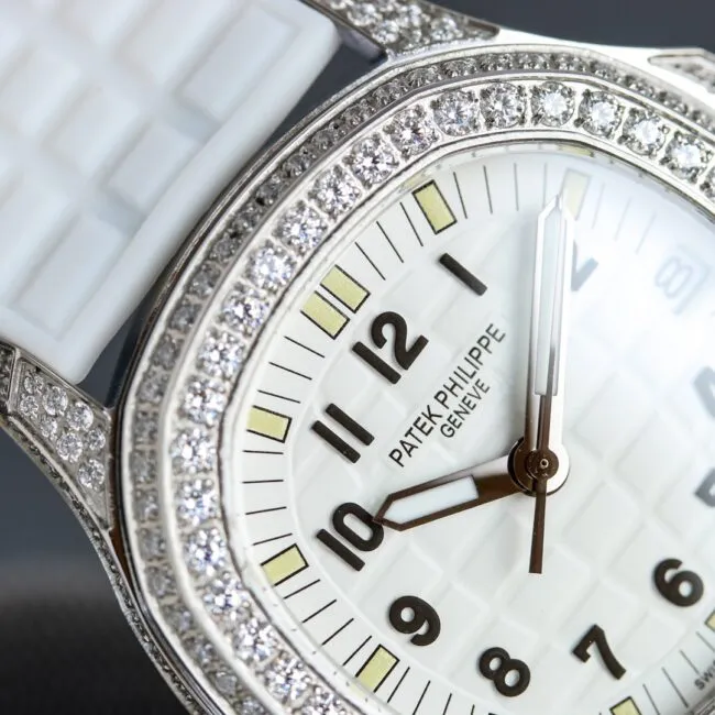 Large manufacturer high-quality replicaTW launches Patek Philippe women's mechanical series full diamond white dial watch front view