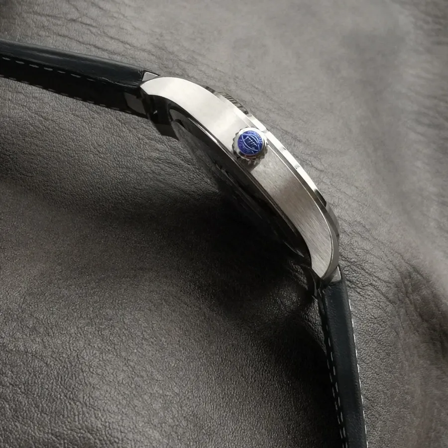 IWC top-tier, v7 pilot watch, front live photo