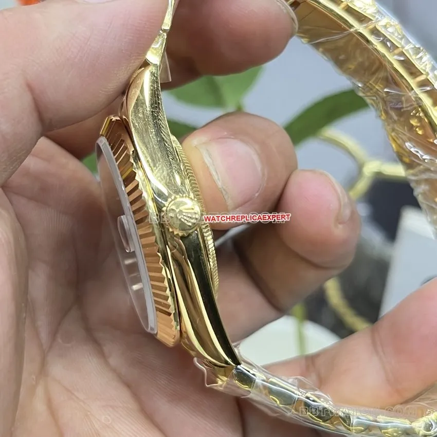 GM FactoryRolexDay-Date type 1:1top-tier black rock sugar m228238-0004front live photo