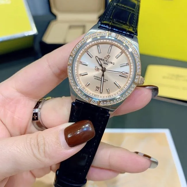 top-tier replicaBreitlinghigh-quality ladies gold plate black belt full automatic movement Nanhai capsule series leather strap watch front view