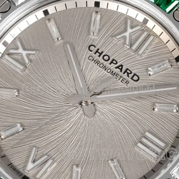 Chopard collectible watch GH factory snow mountain proud wing 41mm gray plate green sapphire crystaldiamond bezelfront live photo