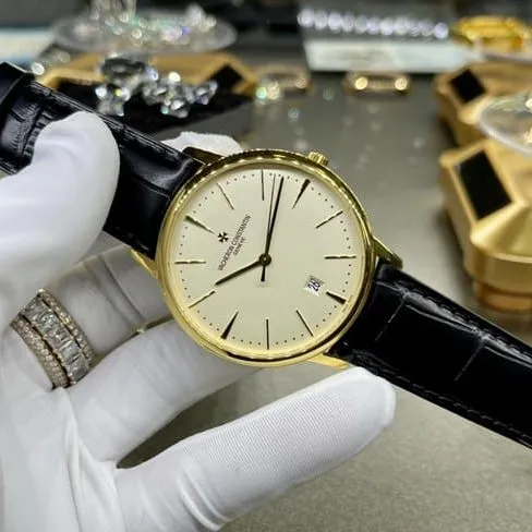 top-tier watch Vacheron Constantin men's white dial black belt automatic movementleather strap watch front view