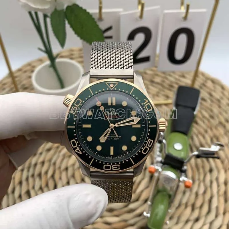 VSOmegaSeamastertop-tier 1:1super clonegreen dial300m titanium210.90.42side live photo
