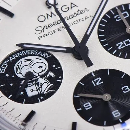 Omega Top Watch Men's White Dial Nylon Strap Snoopy Series Watch Detail Image