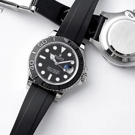 top-tier replicaRolex men's black dialrubber strap Yacht-Master series mechanical watch front view
