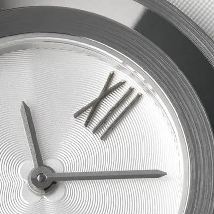 top-tier Van Cleef & Arpels women's white dial white leather strapCharms Goldleather strapquartz watch detail shots