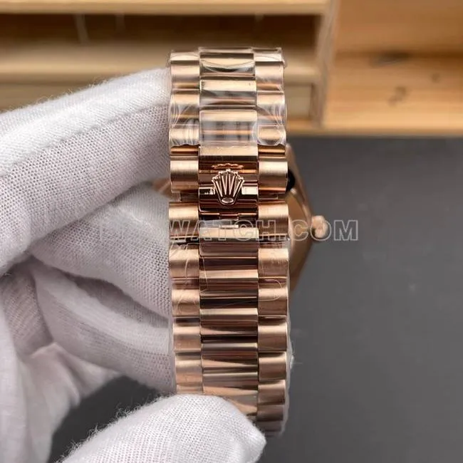 collectible watch CBD factory Day-DateRolex3255 mechanical rose gold smoked black dialfront live photo
