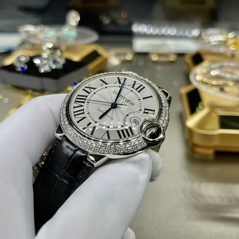 top-tier watch Cartier men's white dial black belt blue balloon 42mm automatic movementleather strap watch front view