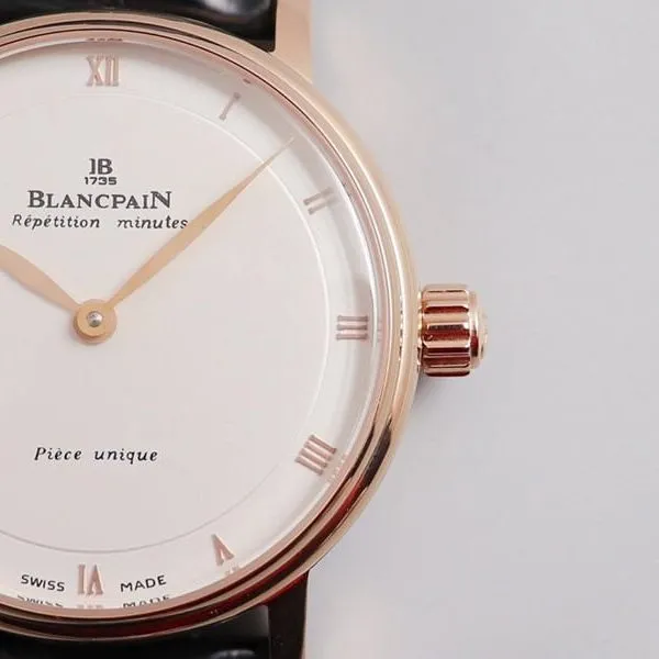 High-quality replicaBlancpain watch erotic classic rose gold Roman scale front view