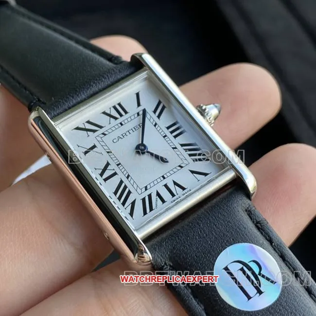 top-tier watch DR factory tank Cartierwhite dial medium quartz black braceletfront live photo