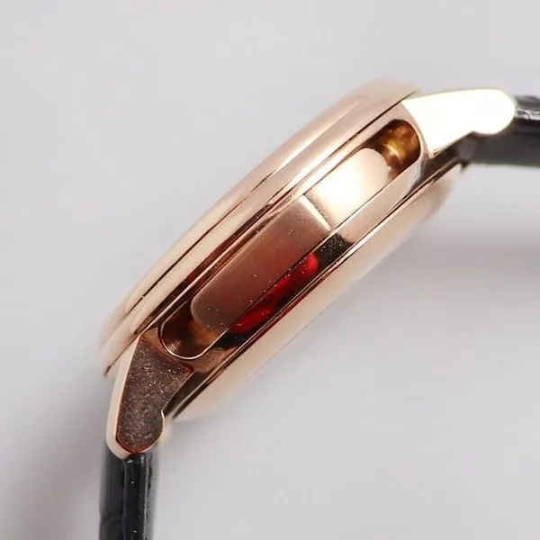 High-quality replicaBlancpain watch erotic classic rose gold Roman scale side view