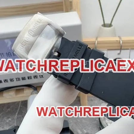 Richard Mille's collectible watch R factory hollow plate black rubber model RM055front live photo