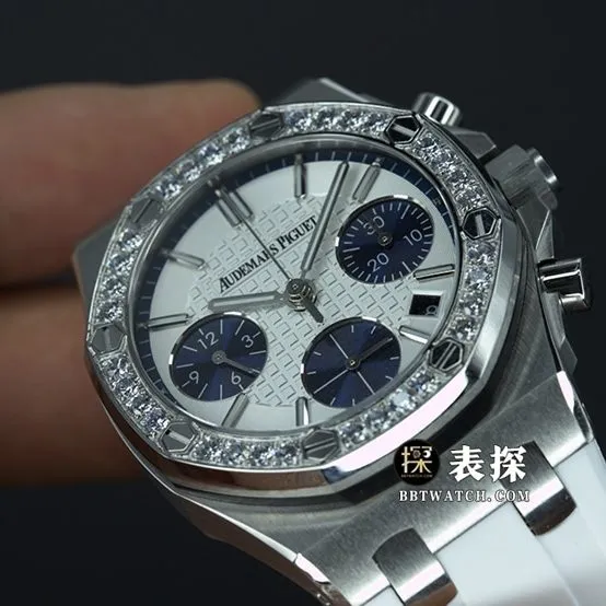 Audemars PiguetRoyal Oak offshore watch women's silver panda dial rubber model pictures and prices front live photo