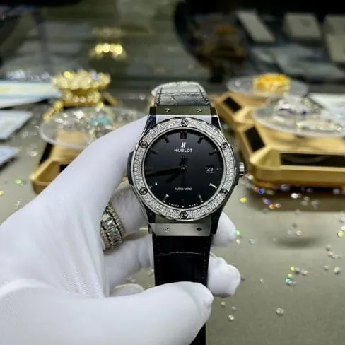 top-tier watch Hublot men's black dial black belt fully automatic movementleather strap watch front view