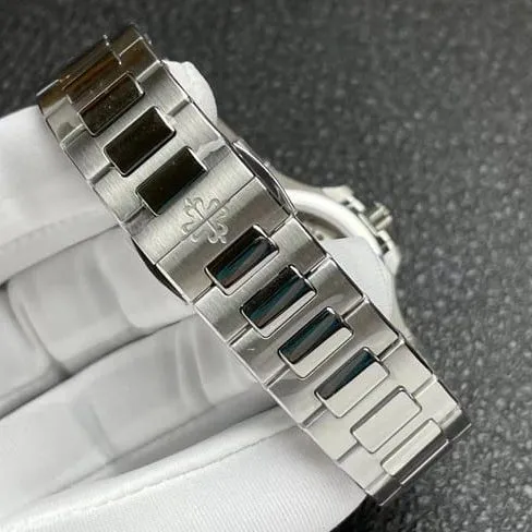 3K FactoryPatek Philippetop-tier watch women's white dialsteel bracelet fully automatic movementNautilus series watch front view