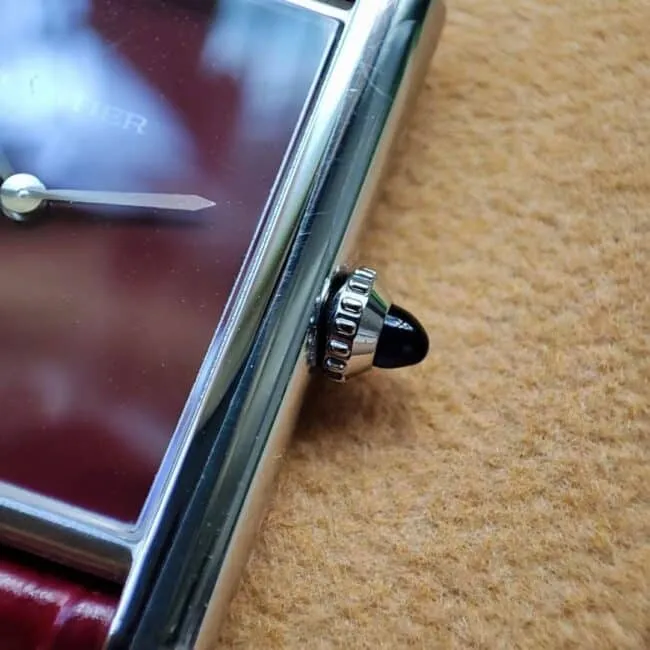 Front view of the new Cartier tank, a model of elegant style from a major manufacturer, high-quality replicak11