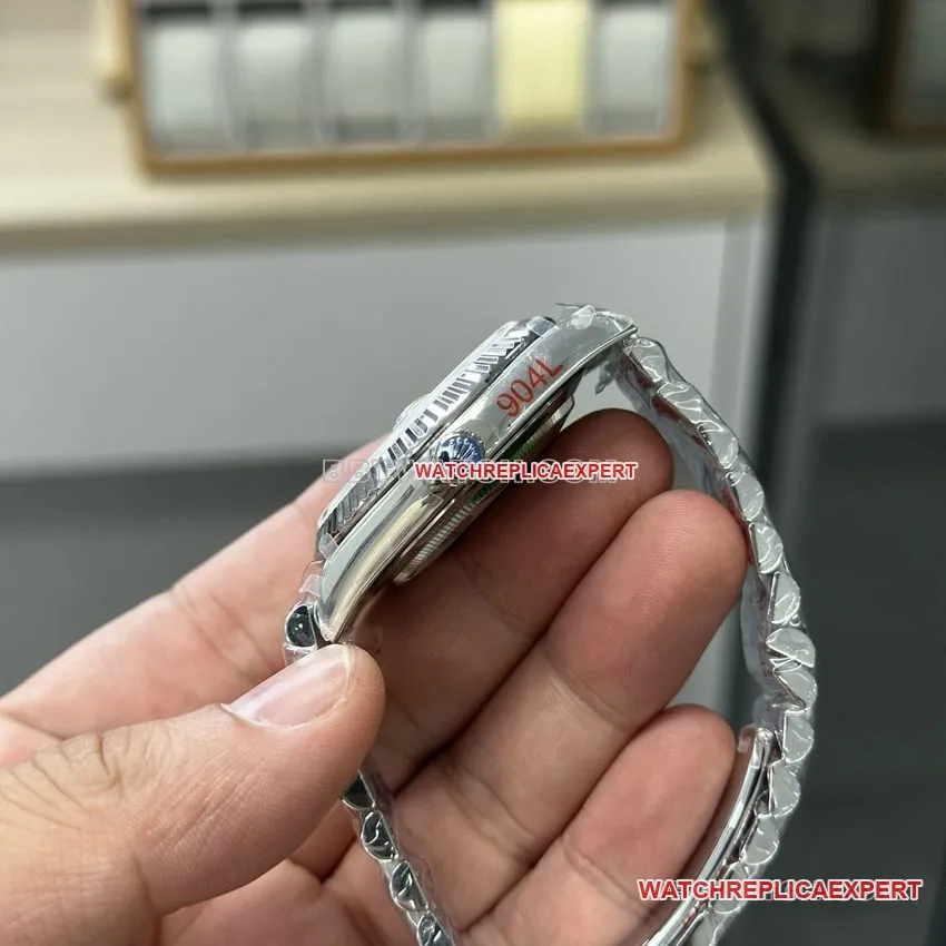GM FactoryRolexDay-Date type top-tier 1:1super ice blue dialm228236-0018front live photo