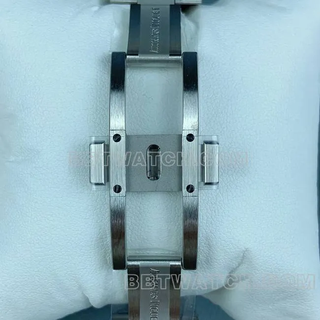 watch Royal OakAPS factory Audemars Piguetsilver dial26240clasplive photos