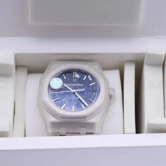 Audemars Piguet Royal Oak 15500 Review - 15400's New Generation Tough Guy Masculine Charm Watch Front View