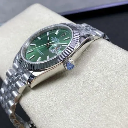 top-tier replica2022 official new color matching RolexDatejust41mmgreen dial men's mechanical watch front view
