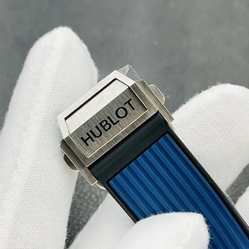 top-tier replicaHublot Big Bang Series 44MM silver case blue rubber watch front view