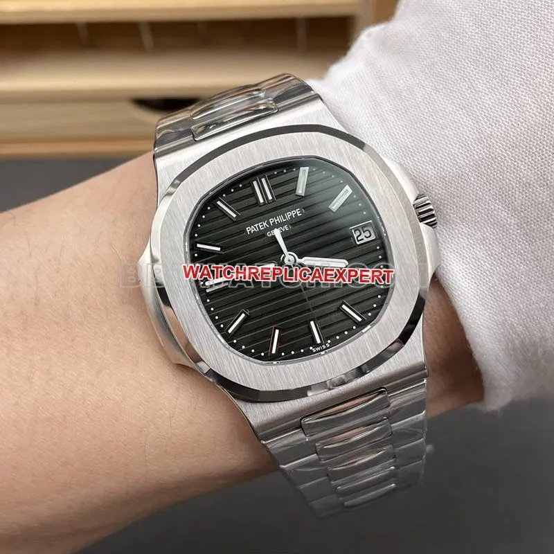 Patek Philippe1:1replica watch DDF factory Nautilus40mmgreen dial324movementsteel bracelet model front live photo