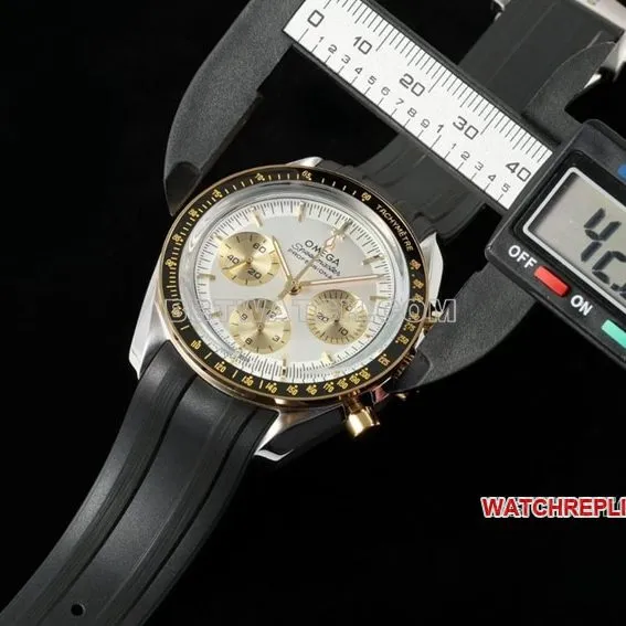 Omega Speedmaster top-tier 1:1super clonesilver dial rubber model 310.20.42.50.02.001front live photo