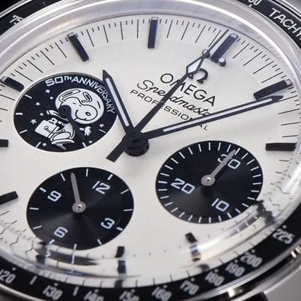 Omega Top Watch Men's White Dial Nylon Strap Snoopy Series Watch Detail Image