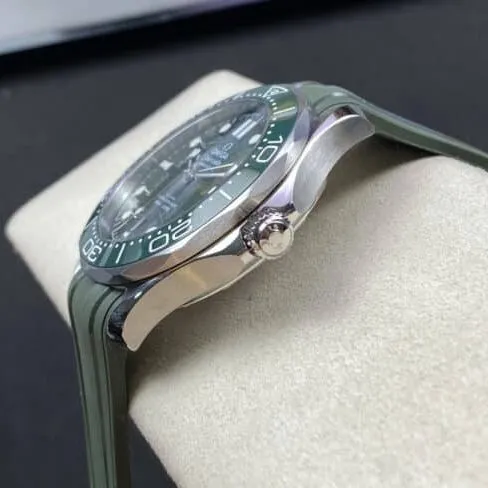 Omega 2022 Latest Seamaster 300 Dual-T Black-Green Dial Men's Mechanical Watch Front View