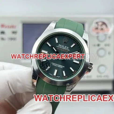 collectible watch magnetic type VS FactoryRolexgreen dial green rubber model front live photo
