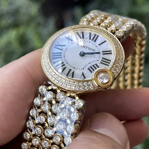 top-tier replicahigh-quality watch Cartier women's white dialsteel braceletBallon Blanc de Cartier series quartz watch front view