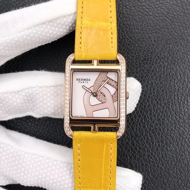 YF factory top-tier watch Hermès black dial black belt quartz crocodile leather strap watch clasp picture front view
