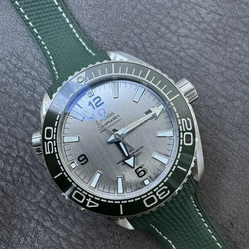 Omega VS Seamaster 215.32.44.21.06.001