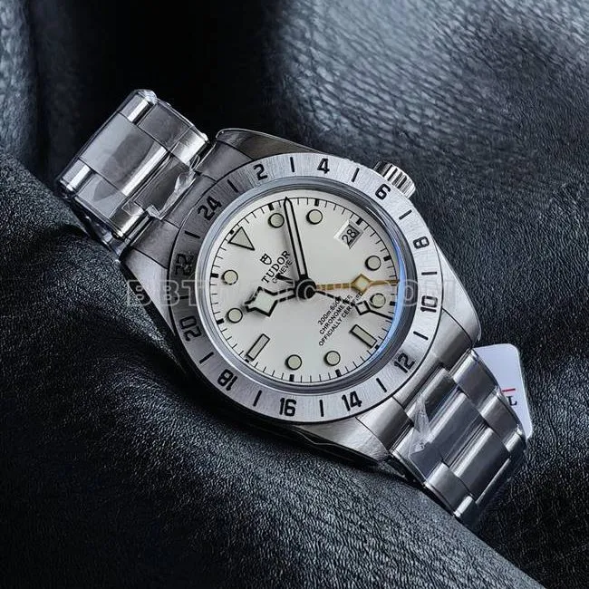 3CF factory watch Biwan Tudorblack dial steel braceletfront live photo