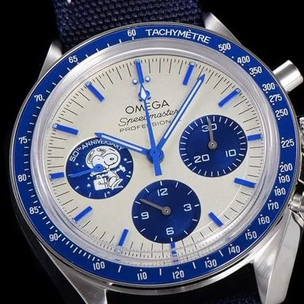 top-tier watch Omega men's white dial nylon strap Snoopy series watch detail shots