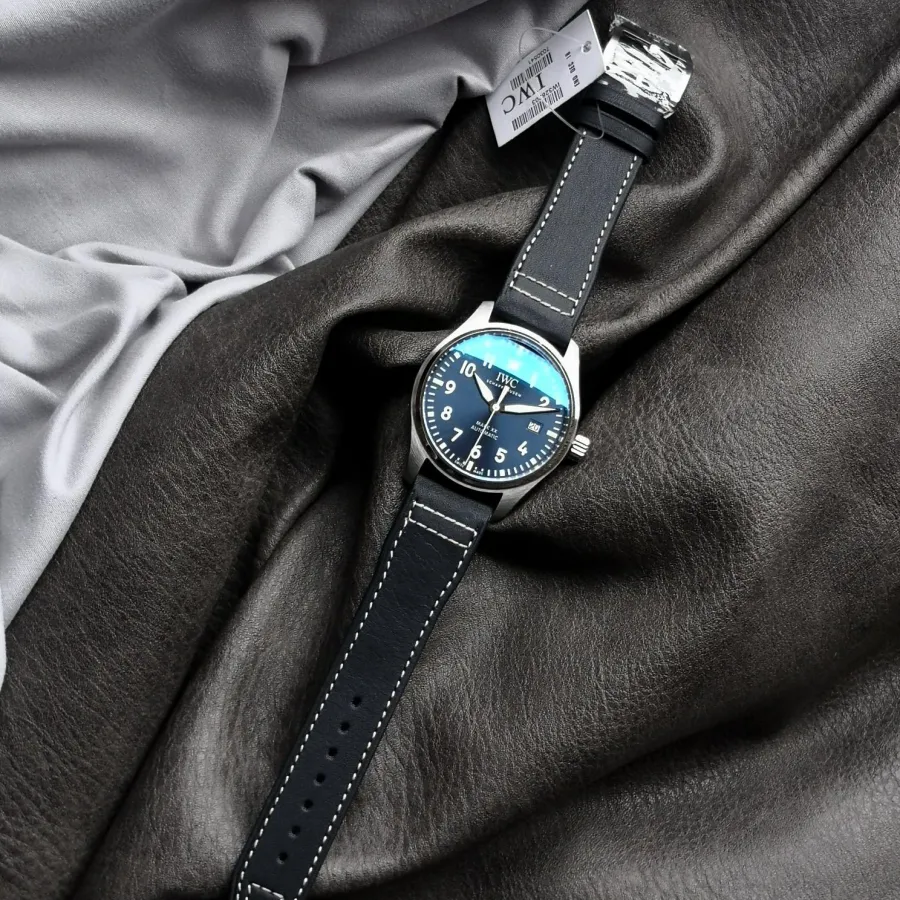 IWC top-tier, v7 pilot watch, front live photo