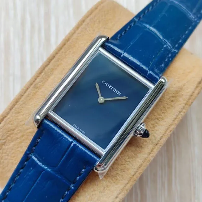 top-tier replicak11blue dialCartierTant Must, a model of elegant style, front view