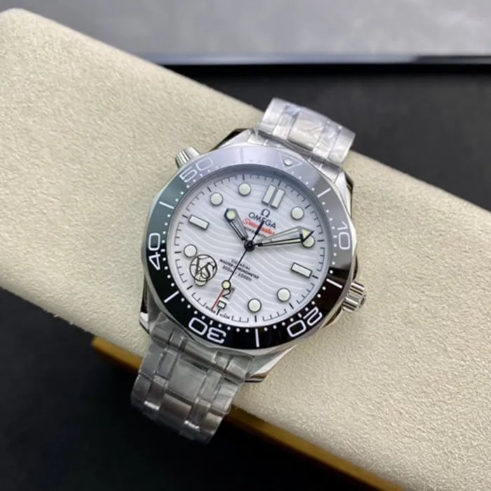 top-tier watch Omega men's white dialSeamaster series steel bracelet watch front view