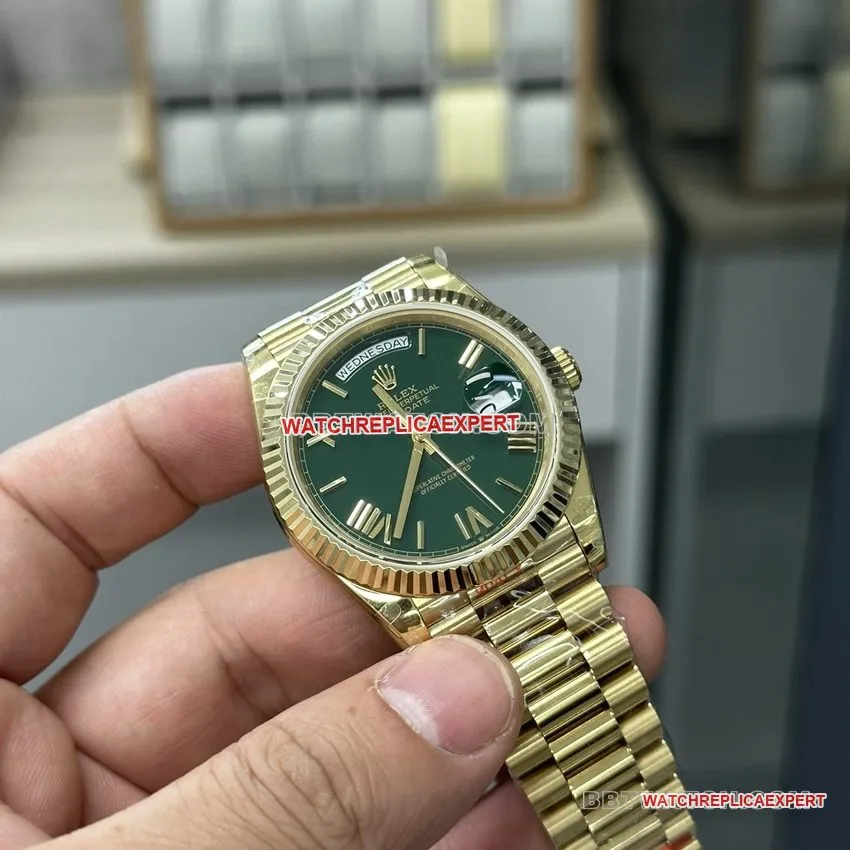 GM FactoryRolexDay-Date type 1:1super gradient green dialm228238-0069front live photo