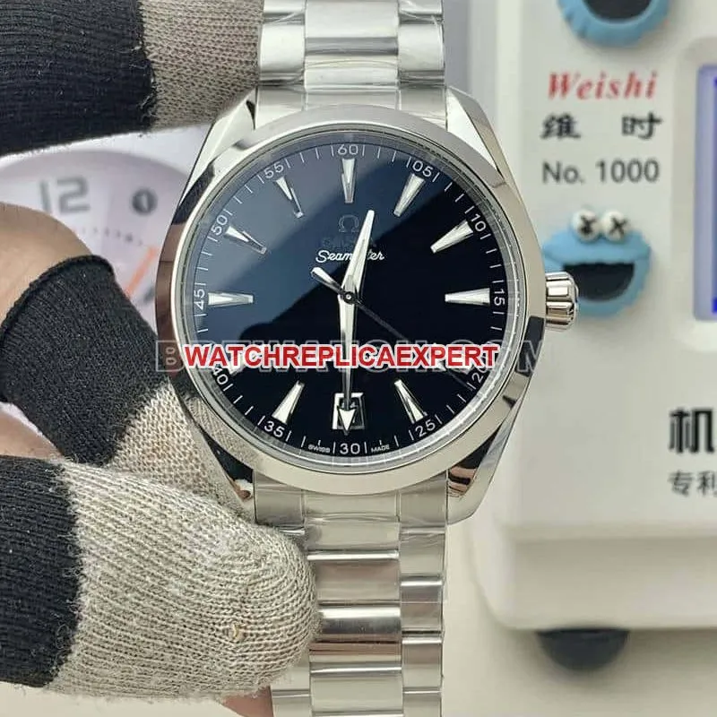 VSOmegaSeamastersuper clone150m black dial220.10.41caseback live photo